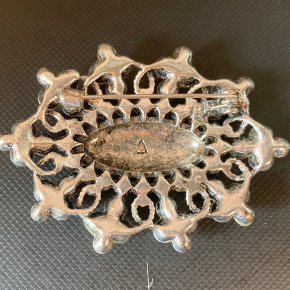 Vintage Inspired Pearl and Rhinestone Bee Brooch - Picture 2 of 4